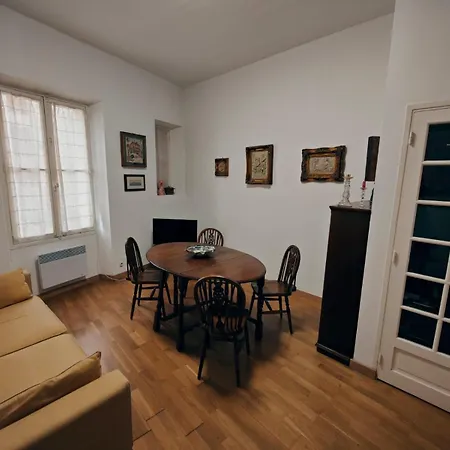 Riccardo Apartments, By Short Holidays Apartment