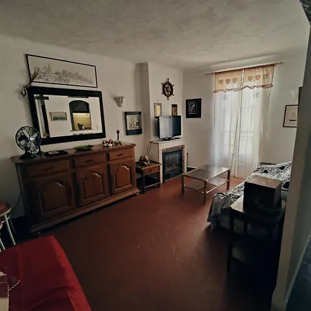 Riccardo Apartments, By Short Holidays Apartment